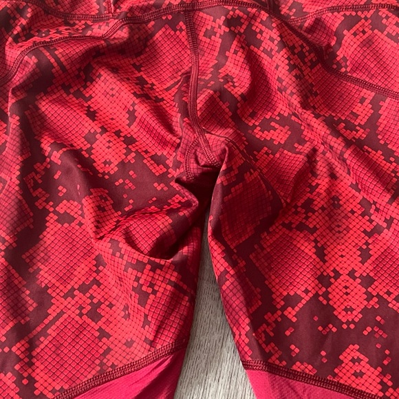 Lululemon Womens Size S Mini Ziggy Snake Red Tide Cranberry Vent It Out Crop K - Picture 10 of 11